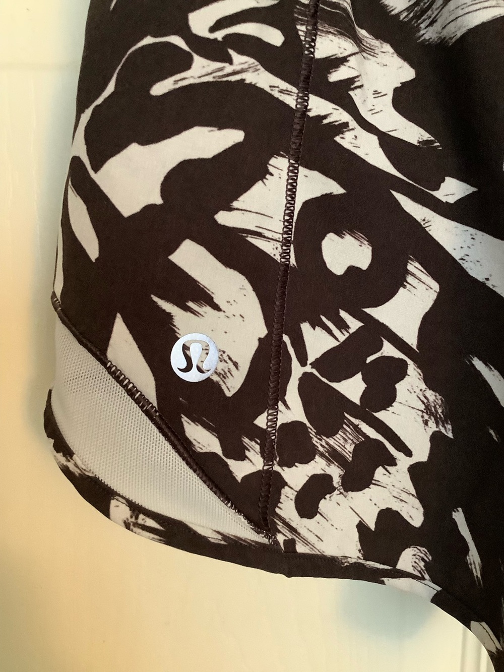 Lululemon Hotty Hot HR Shorts Monarch Bloom Bone Espresso Size 4 - Picture 7 of 8
